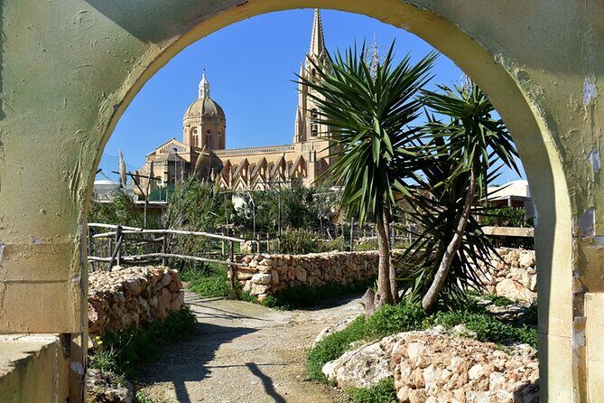 Christmas Tuk Tuk or Jeep tour in Gozo inc. Dinner - Driving Between Stops: Villages, Ramla Valley, and Calypso Cave