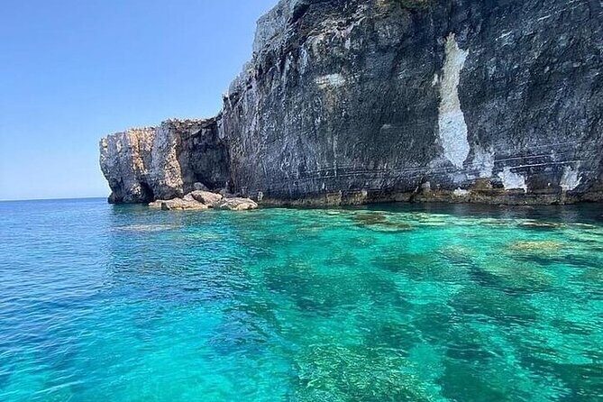 Comino Private Boat with Snorkeling and Cave Sightseeing - A private 4-hour Comino loop with caves and swim time