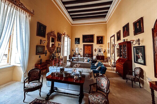 Dark Tales in an Mdina Palazzo - Guided Tour - Stop 1 at Mdina Main Gate: the baroque gateway start
