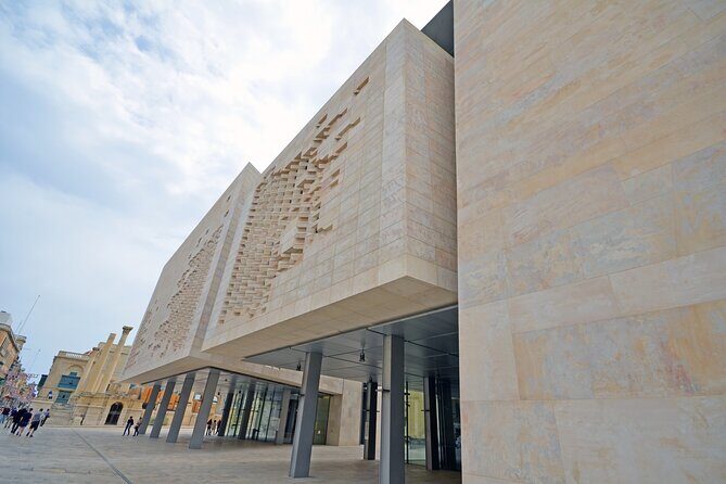 Discover Valletta Half-Day Walking Tour - Grandmasters’ Palace and St. George Square: the civic center of Valletta