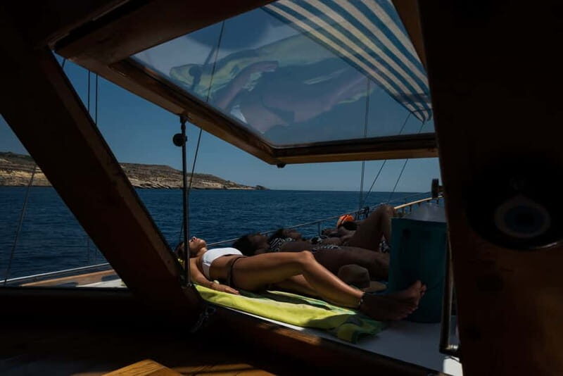 Malta: Comino+ Santa Maria Bay, Blue Lagoon + Seacaves tour - Blue Lagoon on Comino: 2.5 hours, crowd reality, and the QR code rule