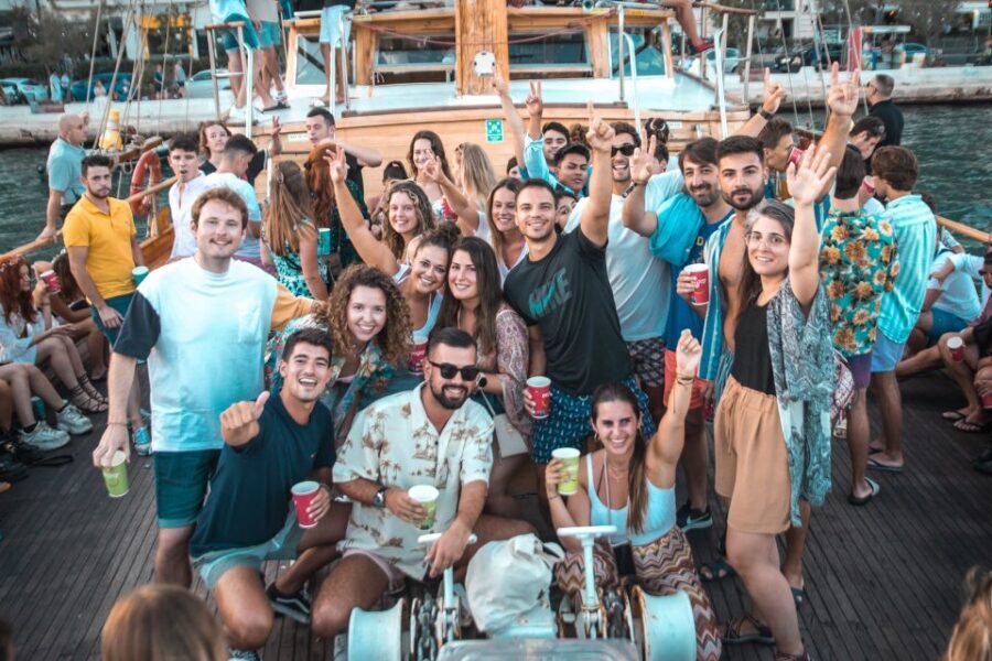 Malta: Lazy Pirate Boat Party with Drinks & Food - DJ music, dancing space, and the included snacks