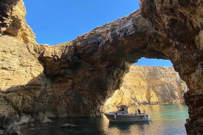 Malta: Private Boat Trip & Cruises Comino, Blue Lagoon, Gozo - Getting there from Valletta without losing your mind