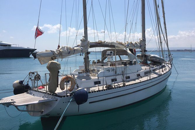 Sailing charter along the Maltese shoreline incl. Lunch and drinks - Timing and the return to Senglea