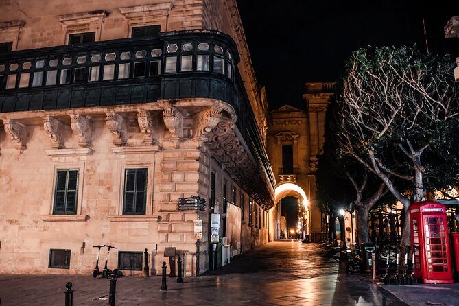 The Dark History of Valletta - Walking Tour - Jean de Valette and the statue above you: history with a weird twist