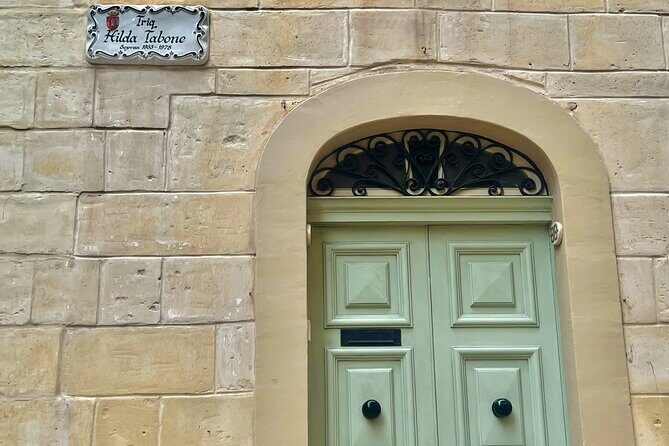 Three cities walking tour incl. entrance to Inquisitor's palace - The Siculo–Norman house and Knights’ hangouts at Auberge d’Angleterre